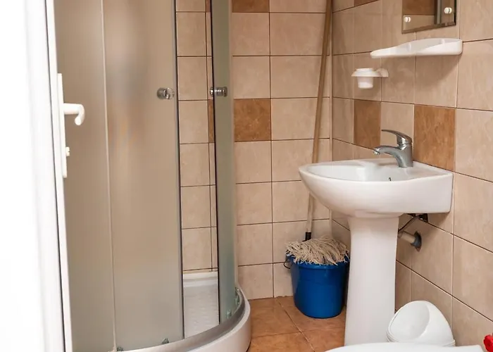 Anda كوستِنيست