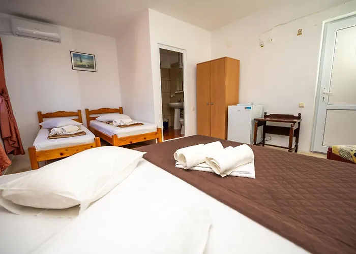 Anda * كوستِنيست