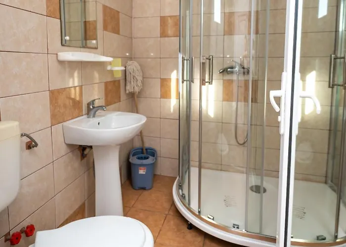 Anda كوستِنيست