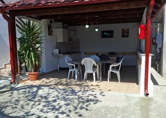 Anda كوستِنيست