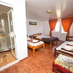 Anda Gazde/Camere de închiriat Costineşti