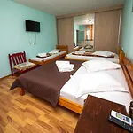 Anda Gazde/Camere de închiriat