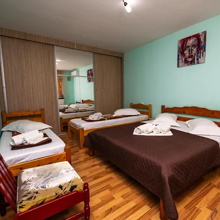 Anda Gazde/Camere de închiriat *