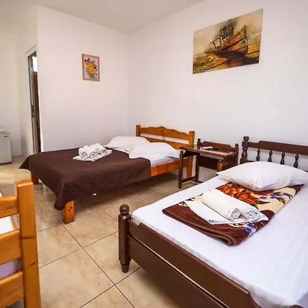 Gazde/Camere de închiriat Anda Costineşti